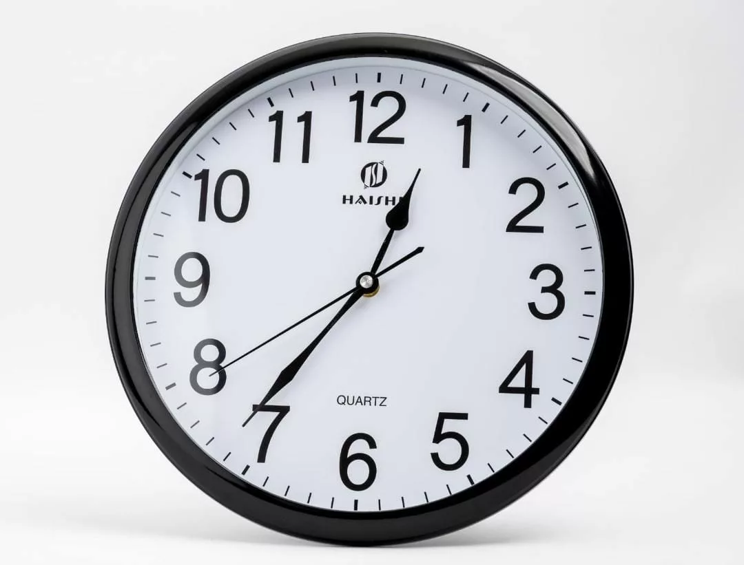 Black clock 27cm diameter